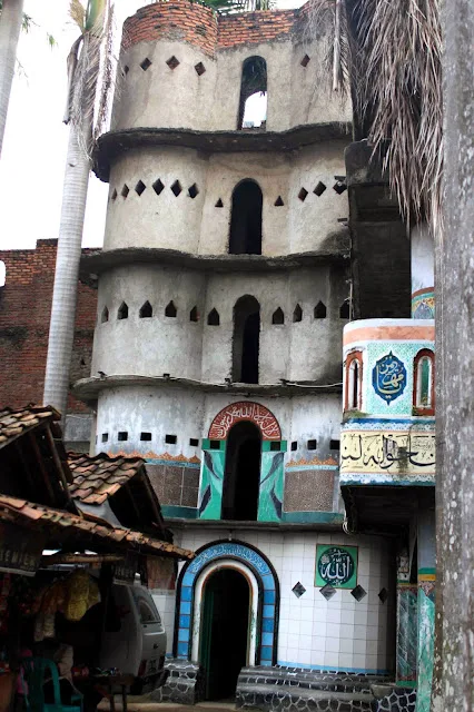 Ziarah ke Masjid Seribu Pintu