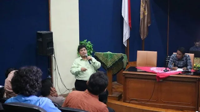 Seminar Literasi Media IMIKI