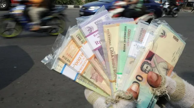 Pandangan Islam Mengenai Jasa Penukaran Uang