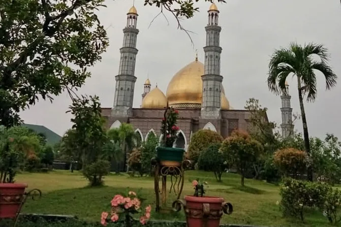 Masjid Kubah Emas: Destinasi Pilihan di Bulan Ramadhan