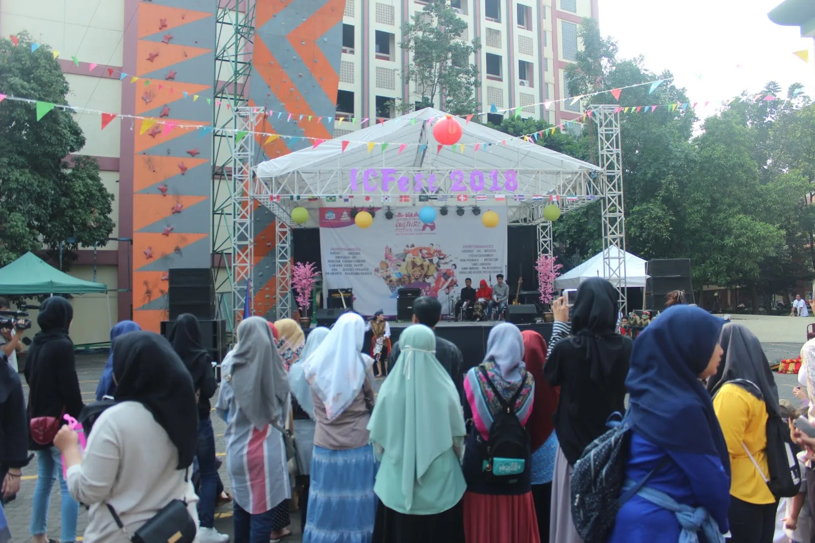 Menyaksikan Ragam Budaya di ICFest