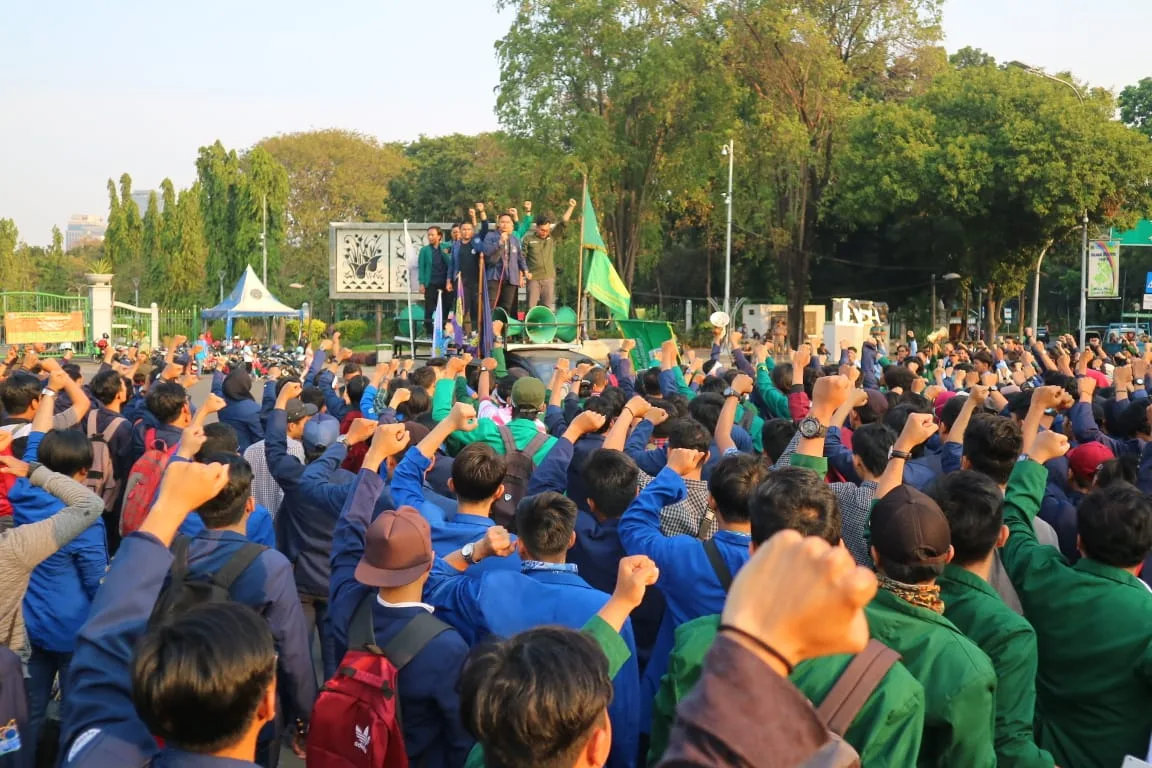 Aliansi Mahasiswa Jakarta Gelar "Aksi Berdarah” di Depan Istana