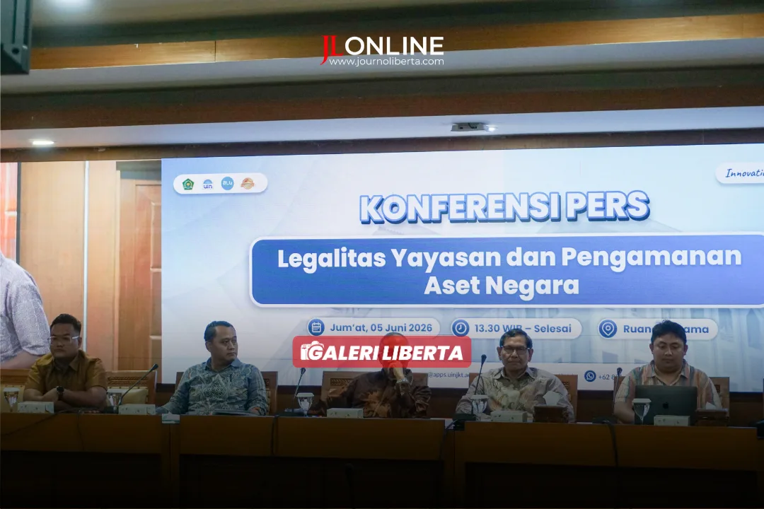 Wakil Rektor II UIN Jakarta Imam Subchi (kanan), Mantan Rektor UIN Jakarta periode 2015-2019 Dede Rosyada (tengah), dan Kuasa Hukum UIN Jakarta Alwanih (kiri) menggelar Konferensi Pers Legalitas Yayasan dan Pengamanan Aset Negara di Kampus UIN Jakarta, Jumat (5/6). Journo Liberta/Andini Septiani.