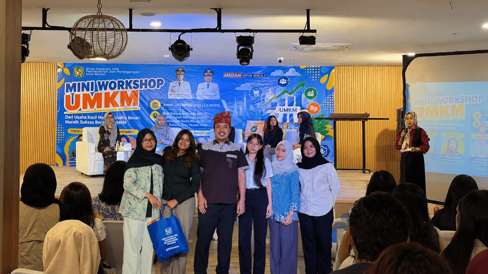 AIESEC in USU bersama Exchange Participants Kenali Produk UMKM Medan. Dokumentasi Komunitas.